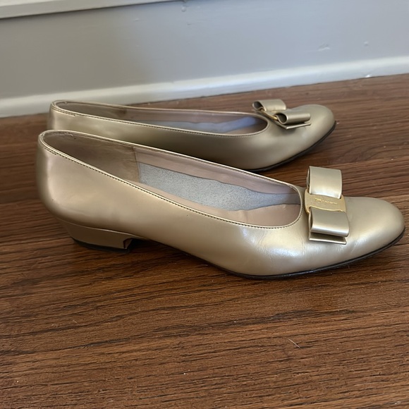 Ferragamo Classic Kitten Heels - Picture 3 of 5